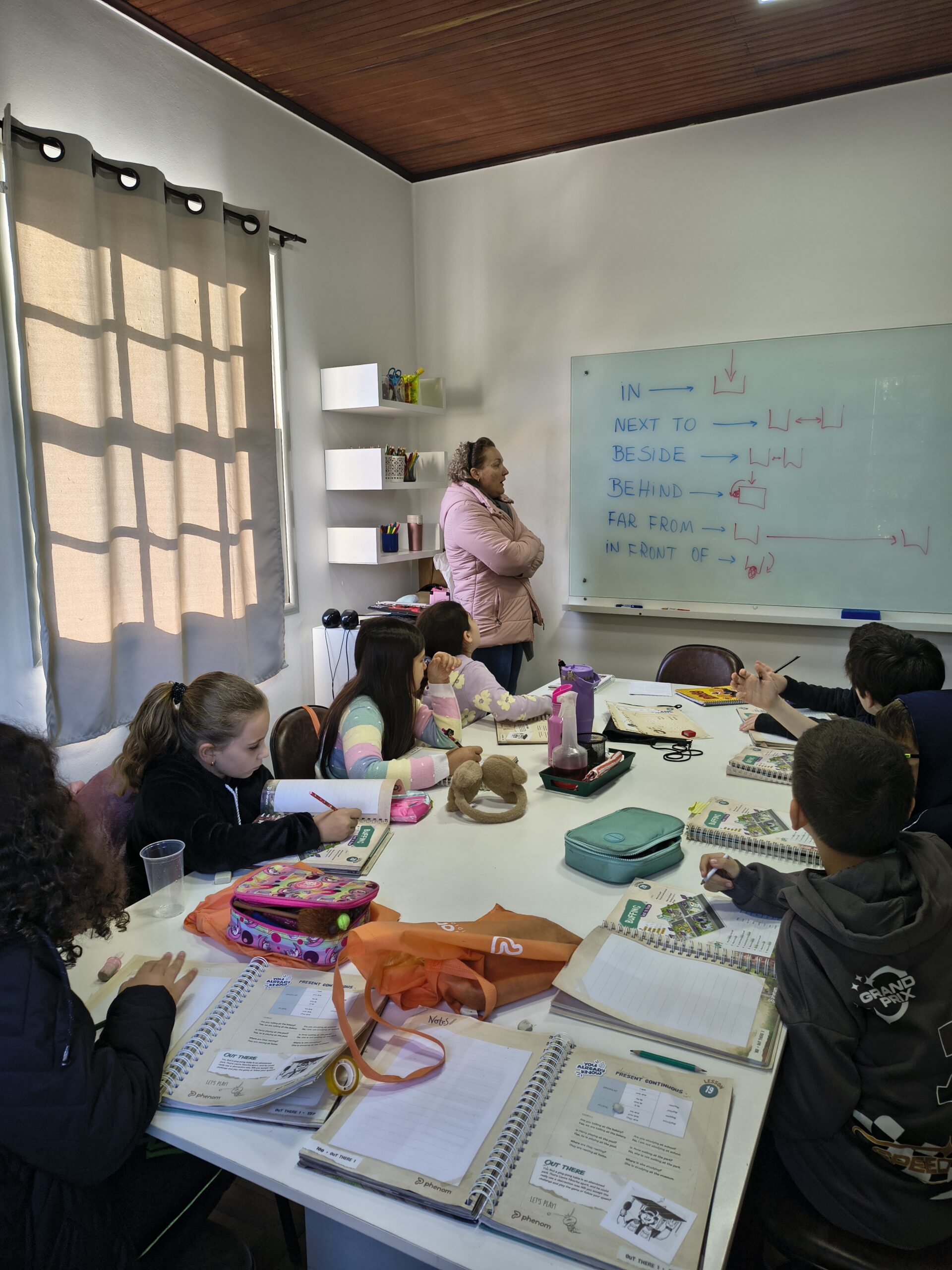 Aula de inglês para crianças em Urussanga - método Phenom